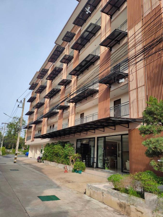 168 Studio Hotel Ubon Ratchathani Extérieur photo