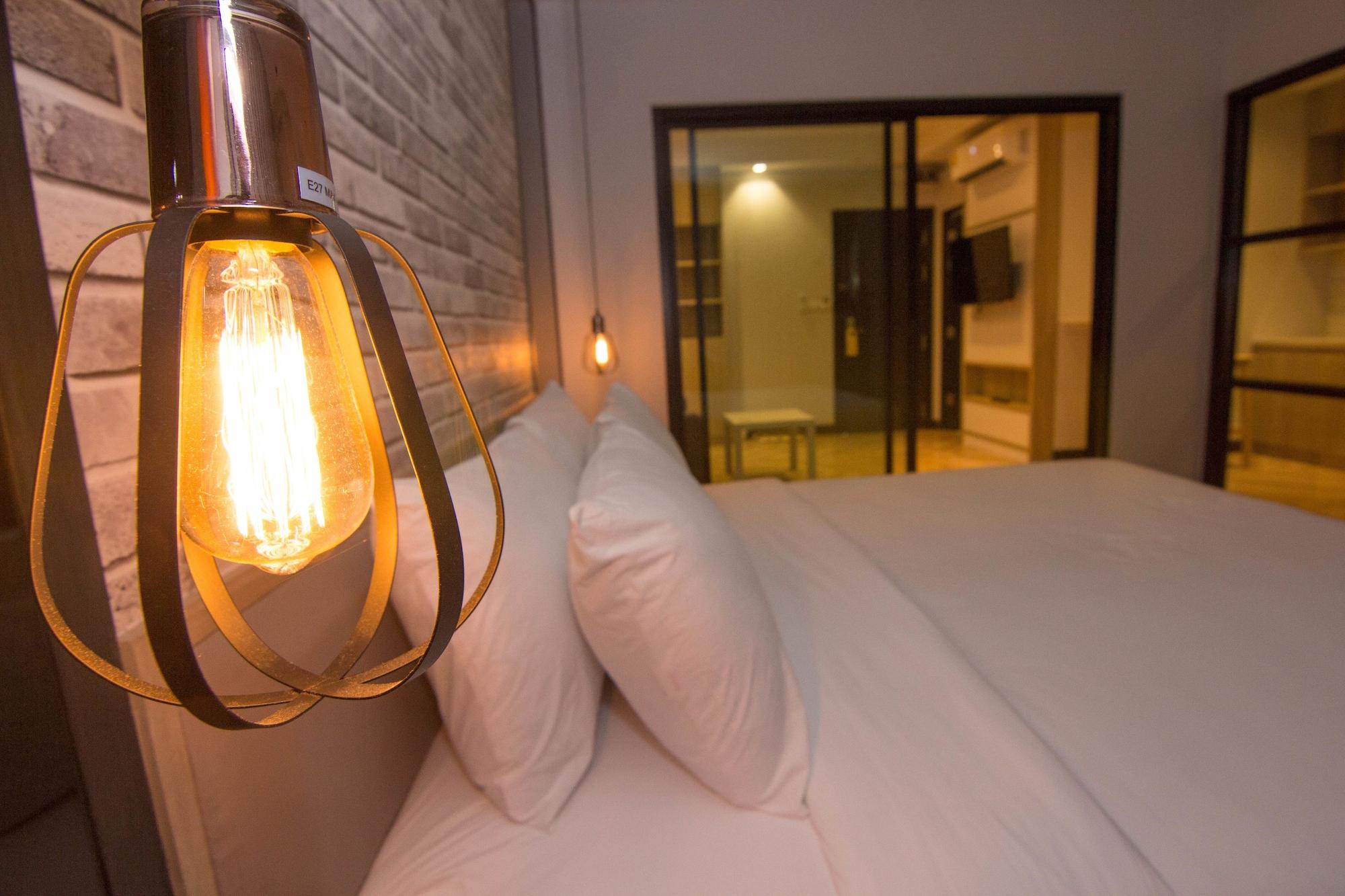 168 Studio Hotel Ubon Ratchathani Extérieur photo