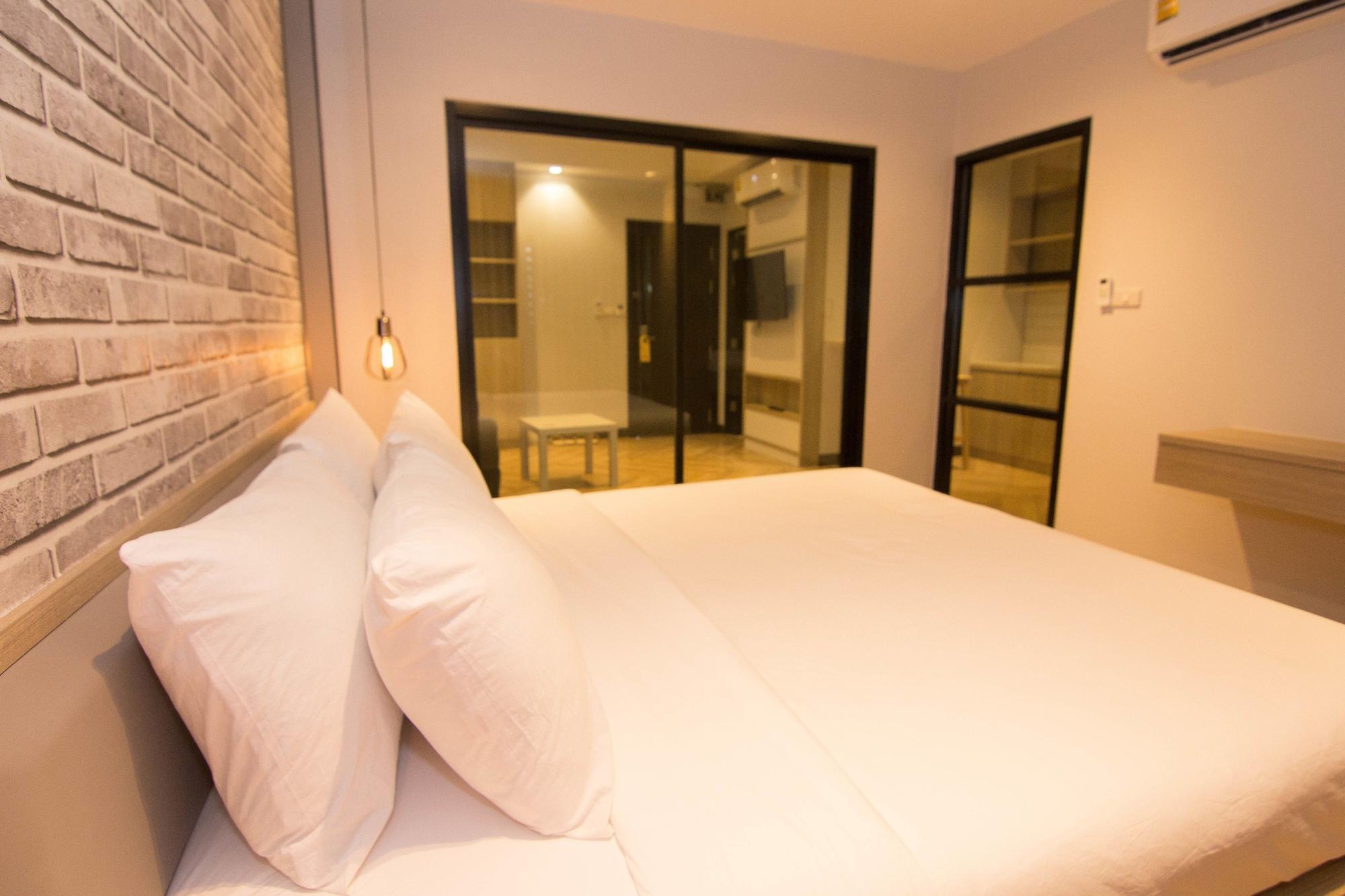 168 Studio Hotel Ubon Ratchathani Extérieur photo
