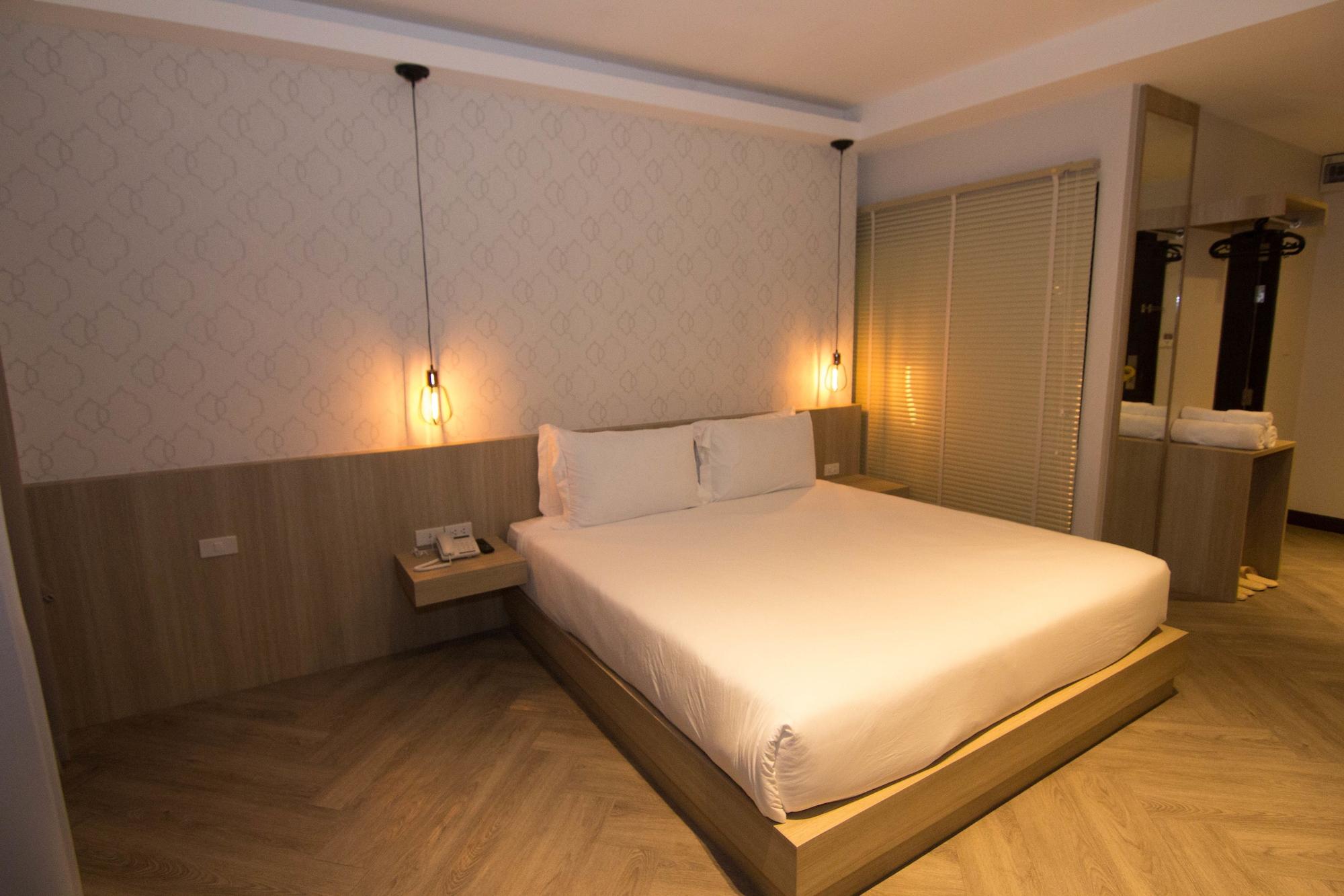 168 Studio Hotel Ubon Ratchathani Extérieur photo